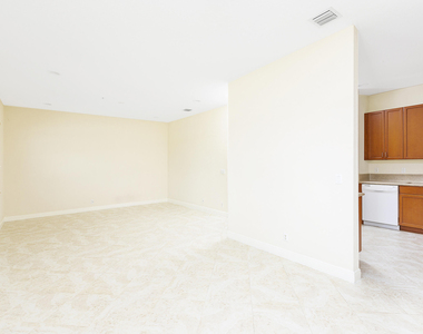 6807 Lakeside Circle N - Photo Thumbnail 2
