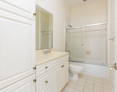 6807 Lakeside Circle N - Photo Thumbnail 20