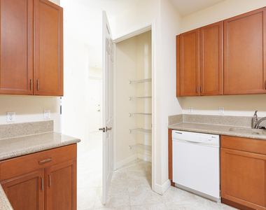 6807 Lakeside Circle N - Photo Thumbnail 9