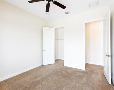 6807 Lakeside Circle N - Photo Thumbnail 18