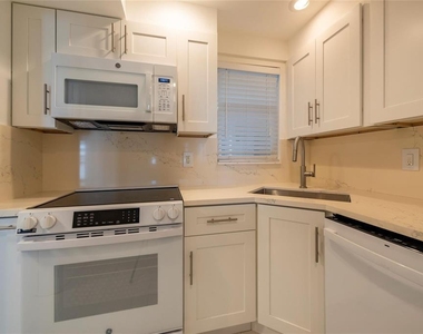 3101 Ne 47th Court - Photo Thumbnail 3