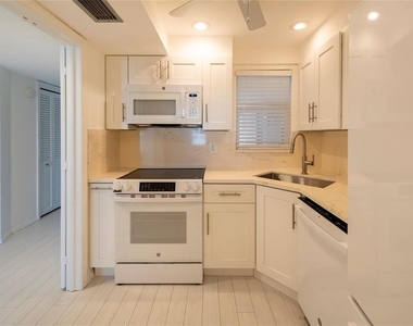 3101 Ne 47th Court - Photo Thumbnail 4