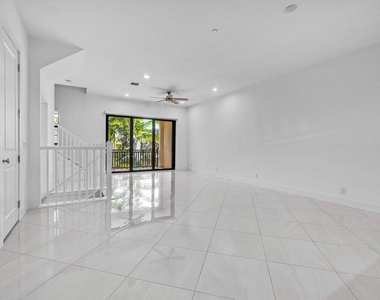 7115 Edison Place - Photo Thumbnail 12
