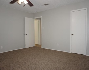 9904 Runnymeade Place - Photo Thumbnail 6