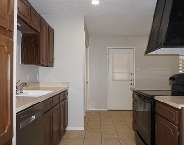 9904 Runnymeade Place - Photo Thumbnail 4