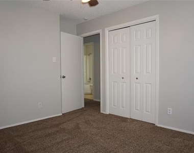 9904 Runnymeade Place - Photo Thumbnail 11