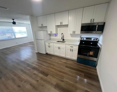 603 Clear Lake Avenue - Photo Thumbnail 4