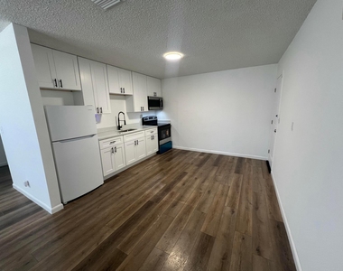 603 Clear Lake Avenue - Photo Thumbnail 3