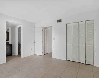 2141 Ne 42nd Street - Photo Thumbnail 13