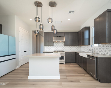 18161 W Windmere Drive - Photo Thumbnail 6