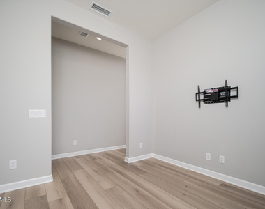 18161 W Windmere Drive - Photo Thumbnail 17