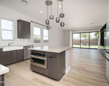 18161 W Windmere Drive - Photo Thumbnail 5