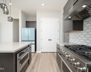 18161 W Windmere Drive - Photo Thumbnail 8