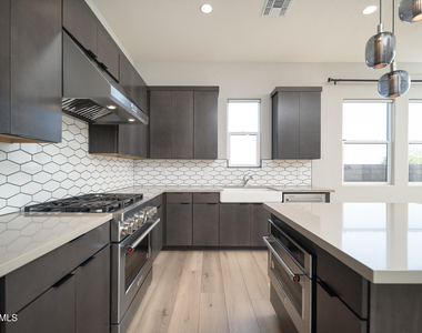 18161 W Windmere Drive - Photo Thumbnail 7