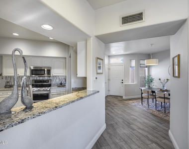 1747 E Northern Avenue - Photo Thumbnail 5