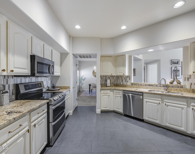 1747 E Northern Avenue - Photo Thumbnail 7