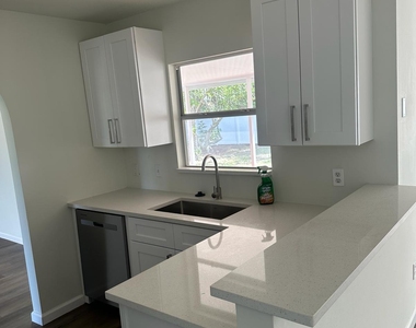 2150 Sw Biella Avenue - Photo Thumbnail 13