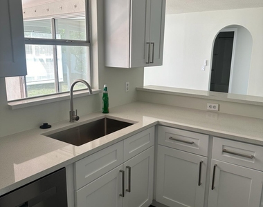 2150 Sw Biella Avenue - Photo Thumbnail 19