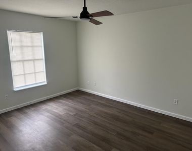 2150 Sw Biella Avenue - Photo Thumbnail 5