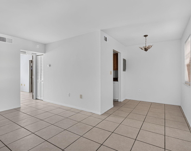 2141 Ne 42nd Street - Photo Thumbnail 4