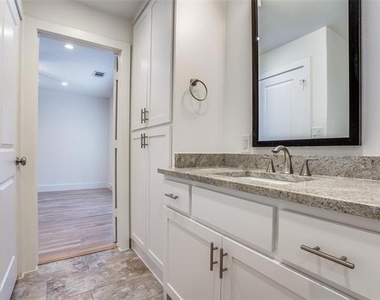 5017 Manett Street - Photo Thumbnail 12