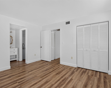 2141 Ne 42nd Street - Photo Thumbnail 11
