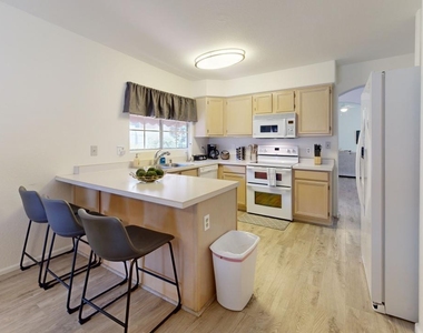 19616 N 78th Avenue - Photo Thumbnail 7
