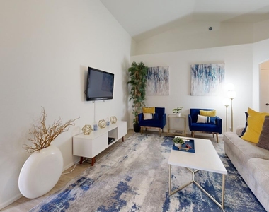 19616 N 78th Avenue - Photo Thumbnail 2