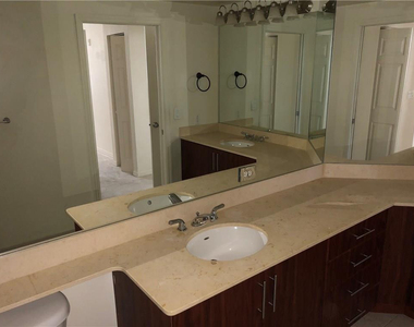 2421 Ne 65th Street - Photo Thumbnail 7
