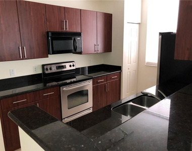 2421 Ne 65th Street - Photo Thumbnail 2
