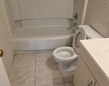 2401 Riverside Drive - Photo Thumbnail 4