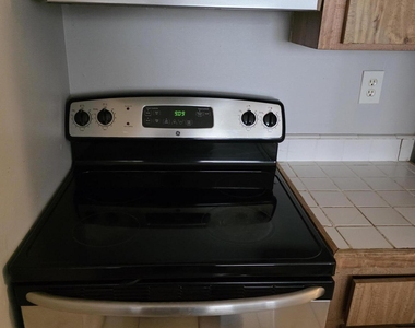 2401 Riverside Drive - Photo Thumbnail 3