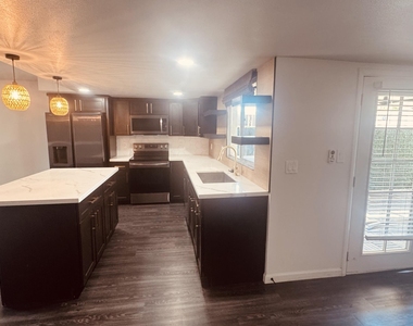 8229 E Vista Drive - Photo Thumbnail 3