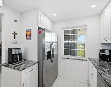 4015 W Palm Aire Drive - Photo Thumbnail 10