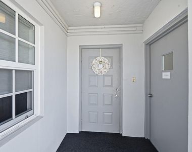 4015 W Palm Aire Drive - Photo Thumbnail 2