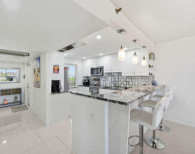 4015 W Palm Aire Drive - Photo Thumbnail 7