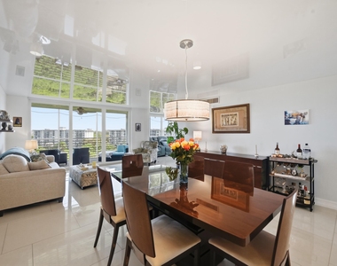 4015 W Palm Aire Drive - Photo Thumbnail 12