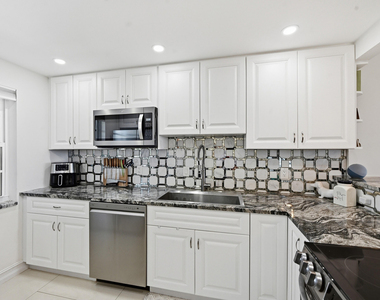 4015 W Palm Aire Drive - Photo Thumbnail 9