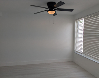 21 Se 11th Avenue - Photo Thumbnail 4