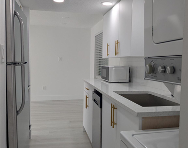 21 Se 11th Avenue - Photo Thumbnail 6