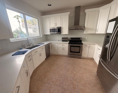 1226 Avondale Lane - Photo Thumbnail 1