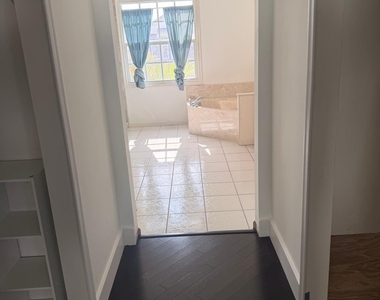 1226 Avondale Lane - Photo Thumbnail 8