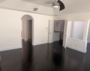 1226 Avondale Lane - Photo Thumbnail 9