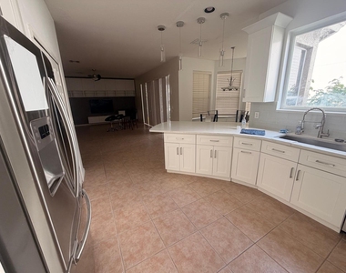 1226 Avondale Lane - Photo Thumbnail 2