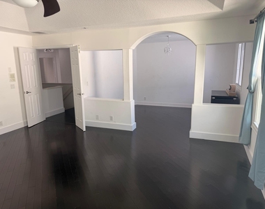 1226 Avondale Lane - Photo Thumbnail 10