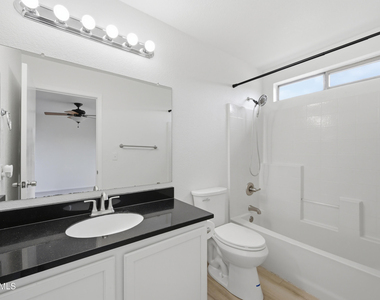 21862 N 40th Place - Photo Thumbnail 12