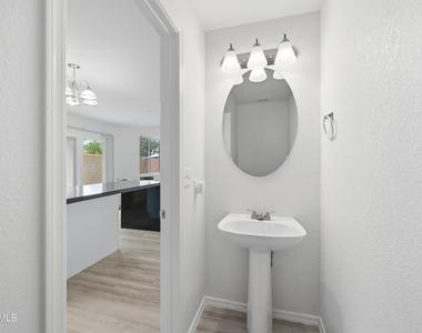 21862 N 40th Place - Photo Thumbnail 8
