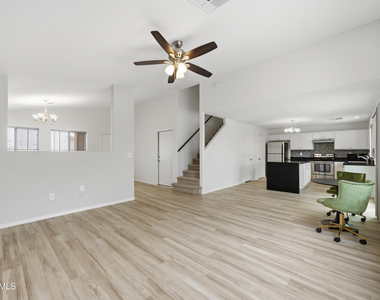21862 N 40th Place - Photo Thumbnail 4
