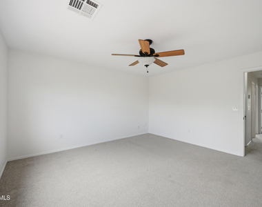 21862 N 40th Place - Photo Thumbnail 11