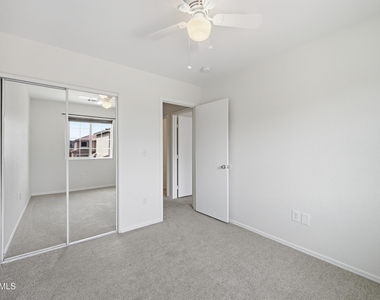21862 N 40th Place - Photo Thumbnail 17